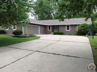 2921 SW Lincolnshire Rd, Topeka, KS 66614