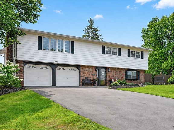 3rd image of 3962 Split Rock Rd