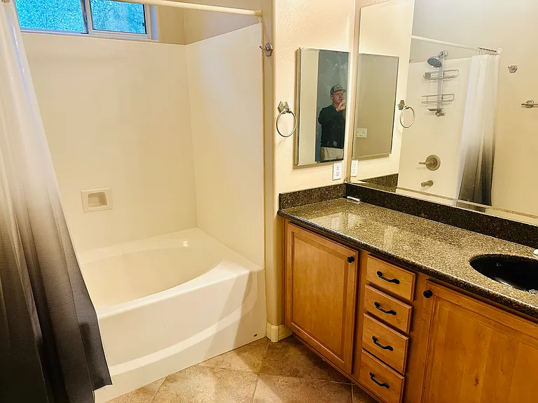 930 E Sterling Ln — Photo 22