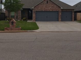 701 Kings Mnr, Moore, OK 73160