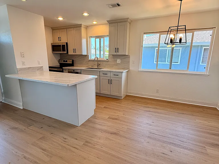 1265 Bouret Dr #4 — Photo 7