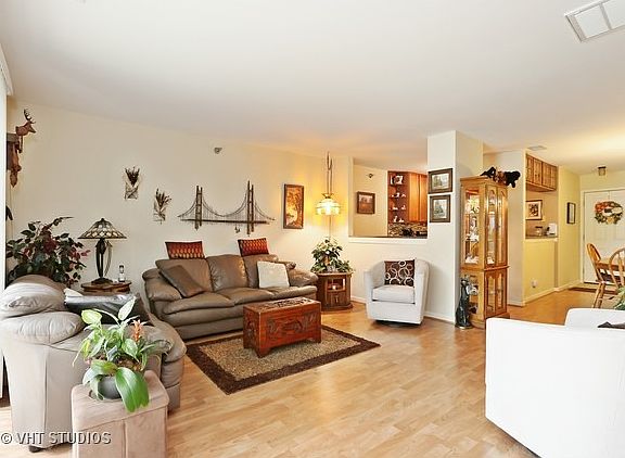 2nd image of 129 Glengarry Dr APT 112