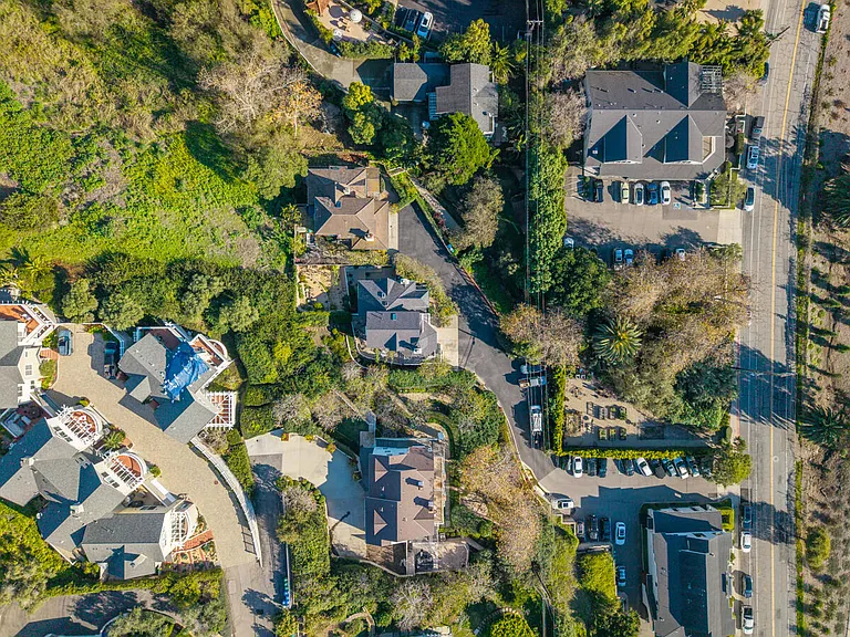 2570 Lillie Ave — Photo 53