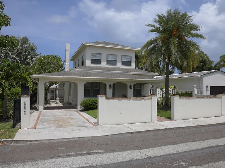 506 N Lakeside Dr — Photo 1