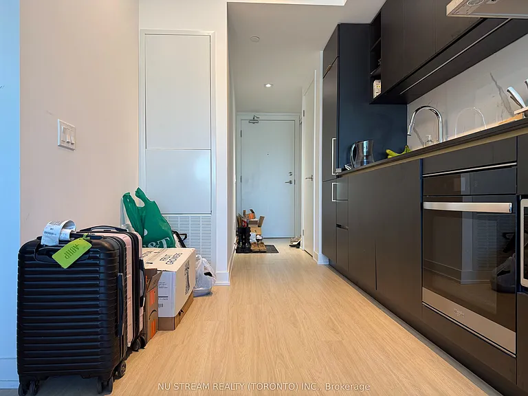 8 Wellesley St W #5010 — Photo 3