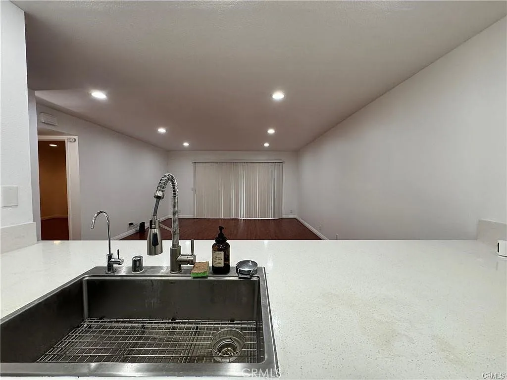 2 bed, 928 sqft, $2,800 — Photo 4