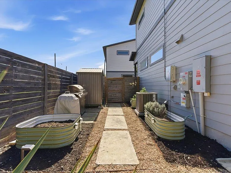 706 Short Kemp St #2 — Photo 35