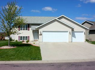144 Pebble Creek Dr, Mankato, MN 56001
