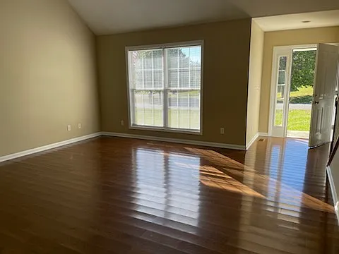 2633 Suffolk Dr — Photo 7