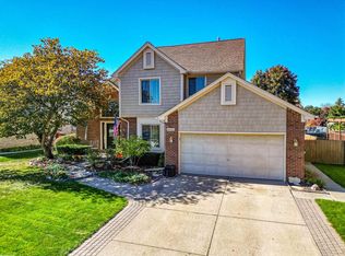 46835 Ridgepointe Dr, Macomb, MI 48042