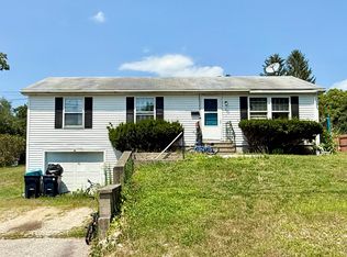 6 James St E, Putnam, CT 06260