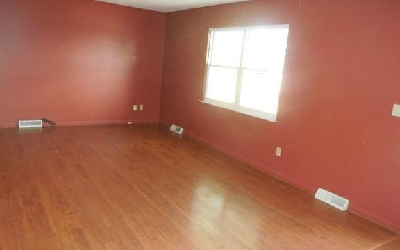 5th image of 454 S Leslie St