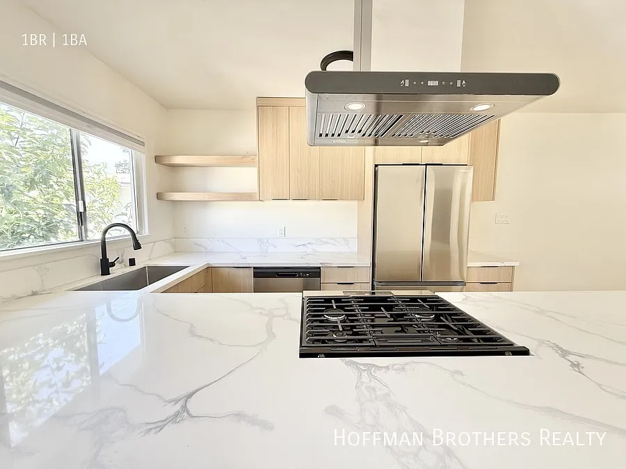 5757 La Mirada Ave Los Angeles, CA 90038 — Photo 2
