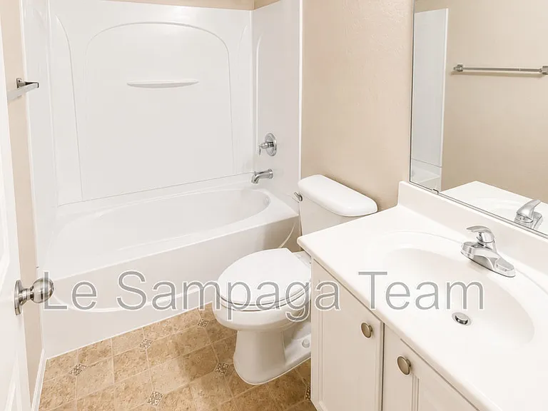 17636 W Maui Ln — Photo 14
