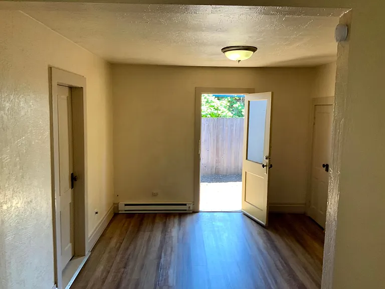 402 G St — Photo 8