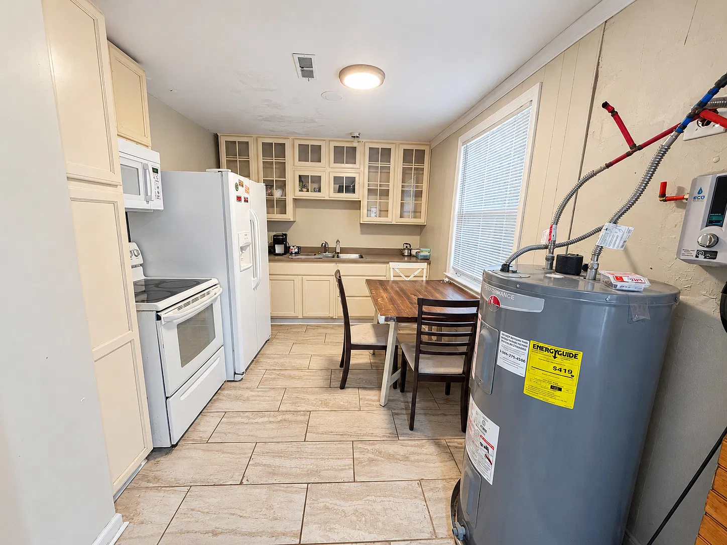 1 bed, 1000 sqft, $1,295 — Photo 2