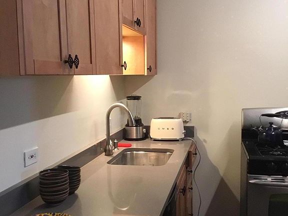 2nd image of 1642 W Belmont Ave #1