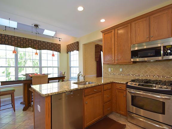 5th image of 71 Cliveden Dr