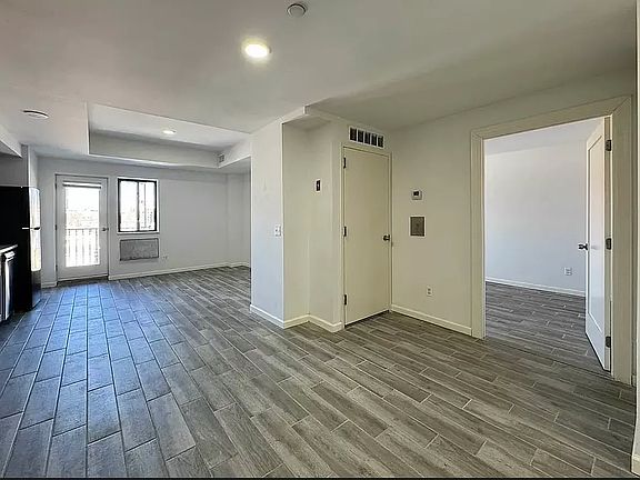 5th image of 14-43 31st Ave #4B