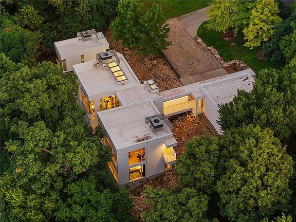 5th image of 20602 Crickett Ln