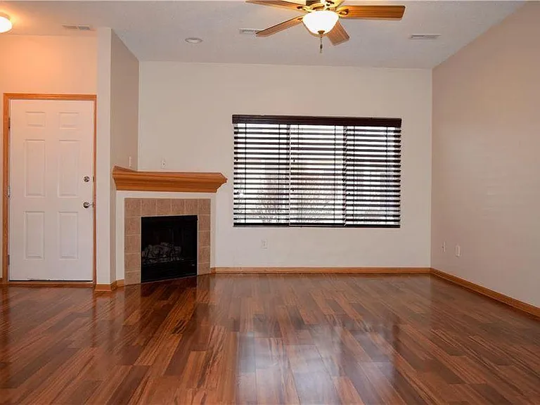 1116 NE 7th Ln — Photo 3