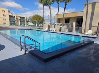 8615 NW 8th St APT 319, Miami, FL 33126