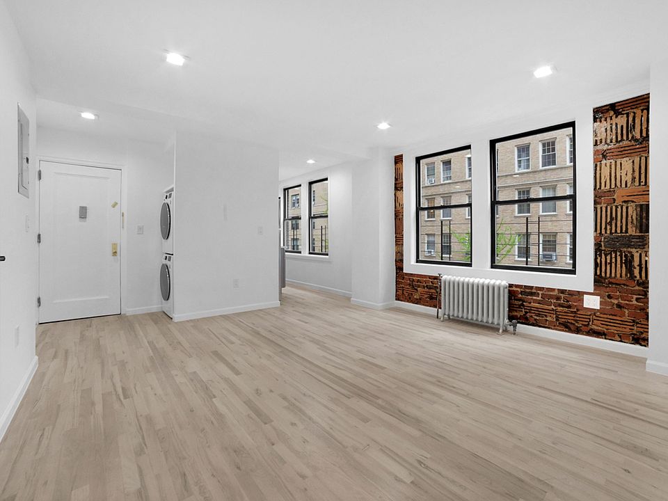 1st image of 700 W End Ave APT 1b