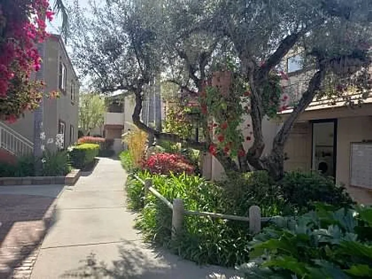 2700 S Azusa Ave — Photo 2
