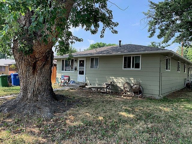 1029 - Front of house