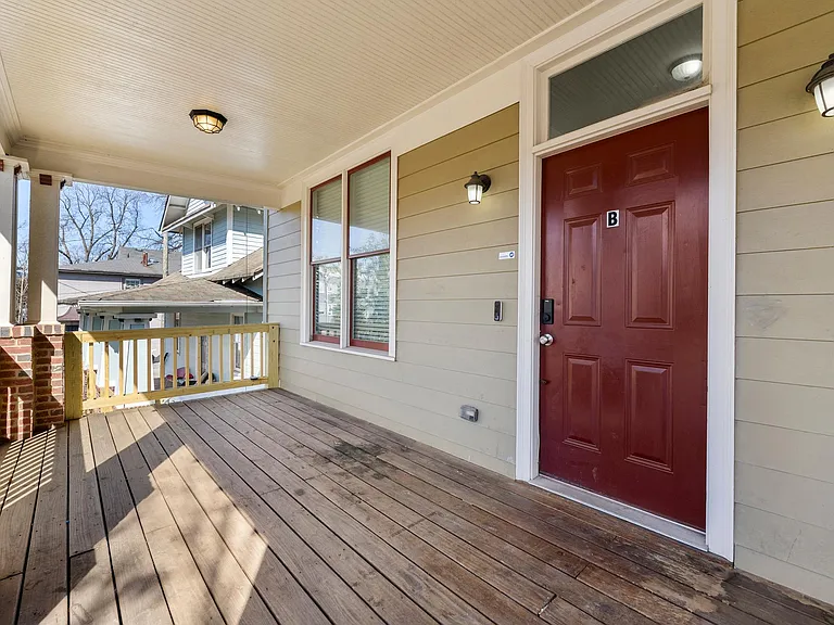 94 Lucy St SE #B — Photo 3