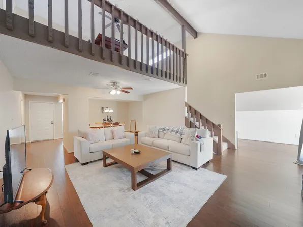 2239 Highland Hills Dr, Sugar Land, TX 77478
