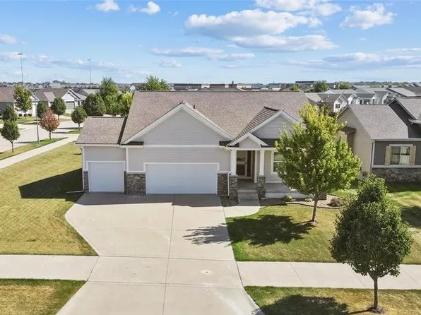 2001 NW Reinhart Dr, Ankeny, IA 50023
