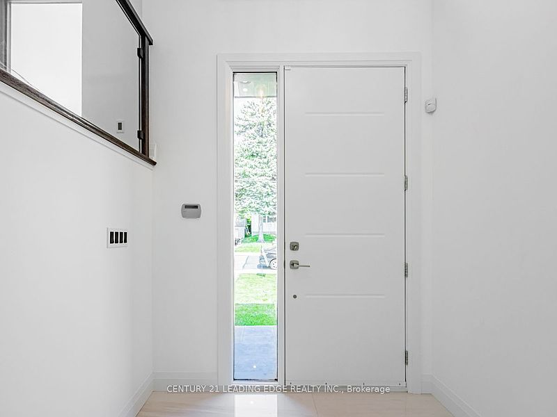 Toronto House for rent - 5 Bedrooms — photo 3