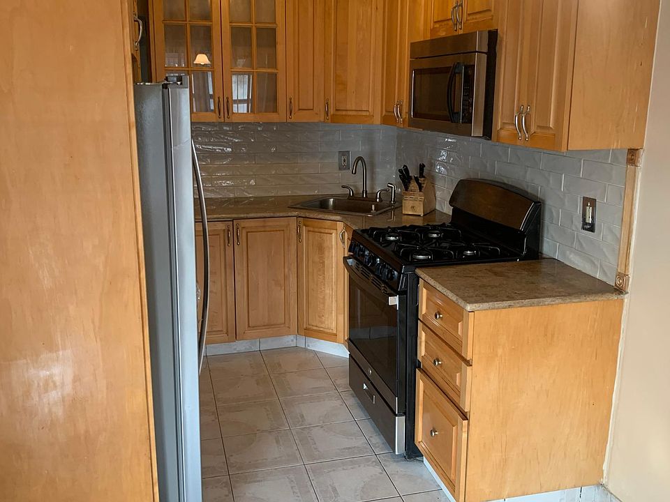 1st image of 729 E 102nd St #2