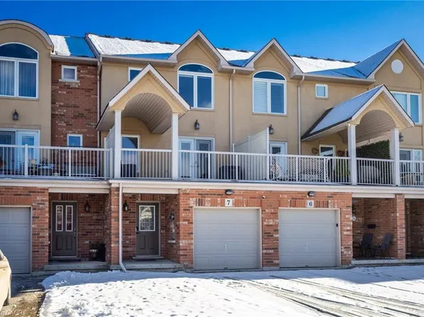 1253 Silvan Forest Dr #7, Burlington, ON L7M 0B7