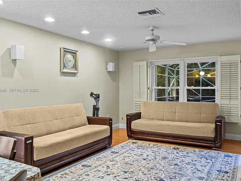 6885 NW 75th Pl — Photo 13