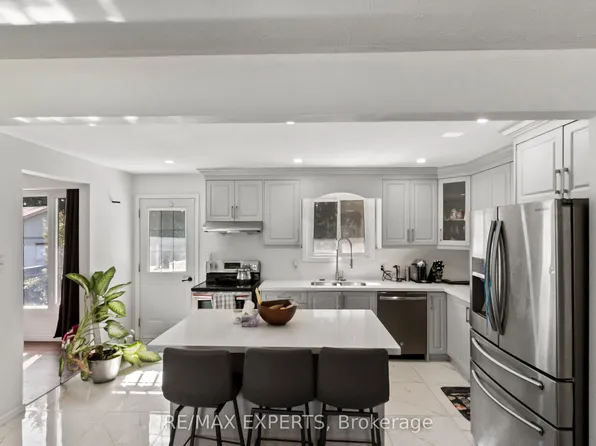 23 Thomas St, Cobourg, ON K9A 1K1
