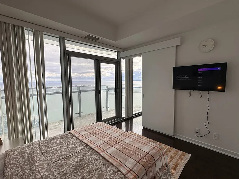 12 York St #4804A — Photo 4