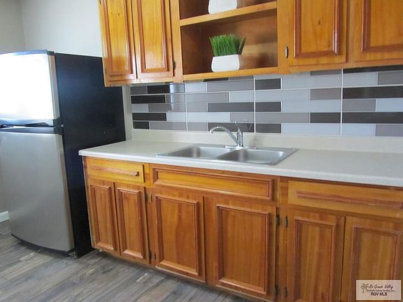 4th image of 108 W Broadway St
