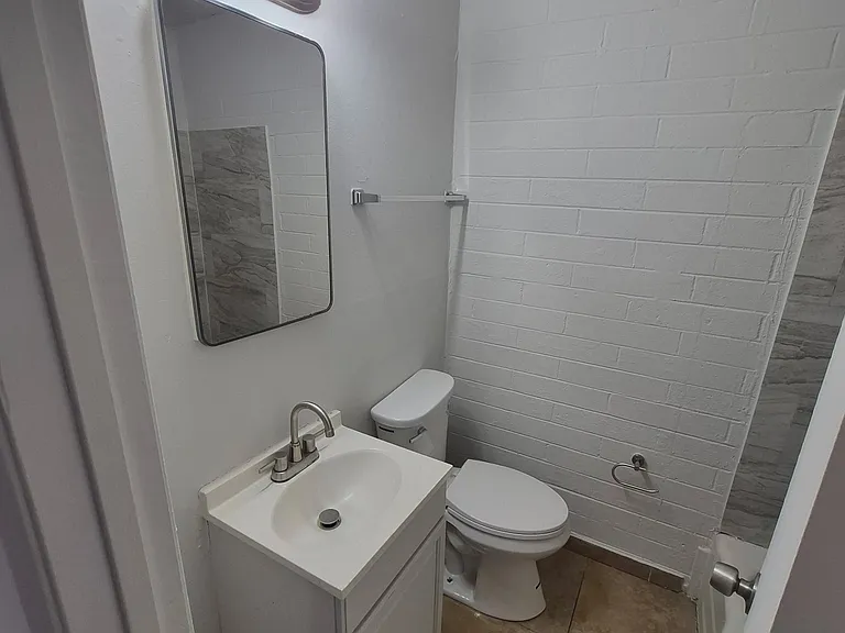 2053 N Alvernon Way #9 — Photo 4