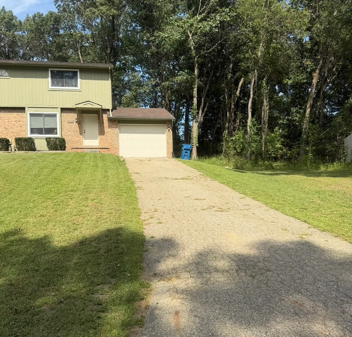 2 bed, 1.5 bath, 1003 sqft, $1,900 — Photo 2