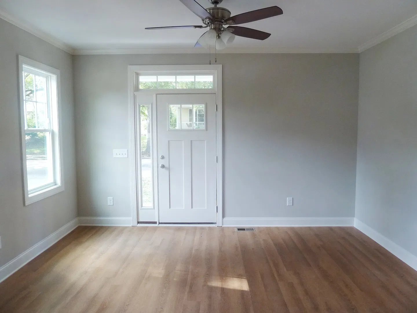 Beautiful duplex house on the Northside! Walk to Campus from this sweet pad on Caldwell St. - wat... — Photo 4