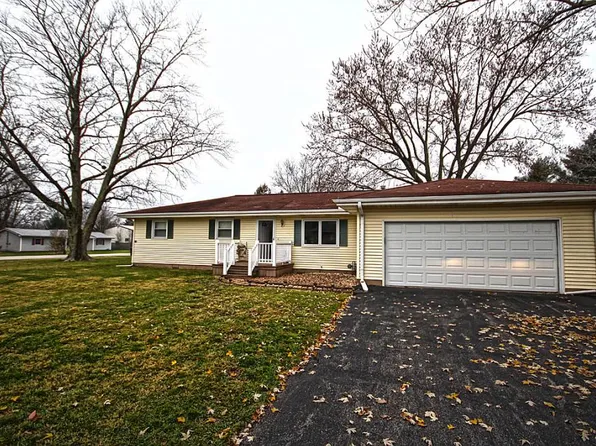 805 Baker Dr, Mt Zion, IL 62549