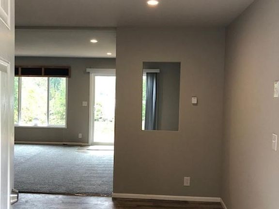 3rd image of 460 E Parkway Blvd