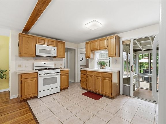 4th image of 296 Bigelow St