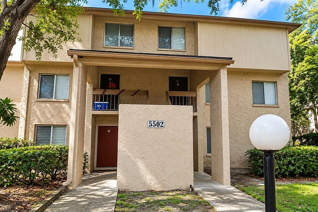 2 bed, 1.5 bath, 1085 sqft, $1,900 — Photo 1