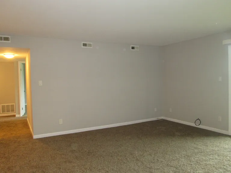 800 Brook Dr #6 — Photo 6
