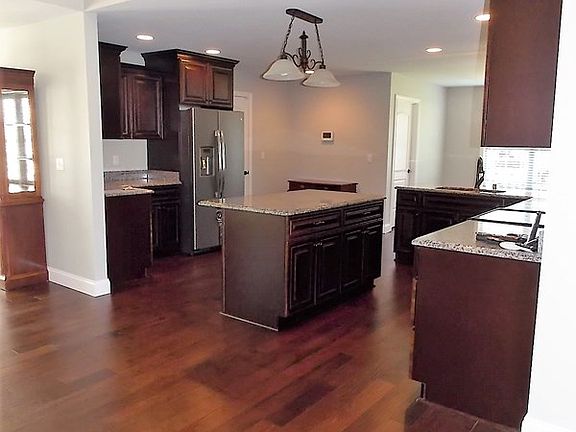 4th image of 734 Claiborne Dr