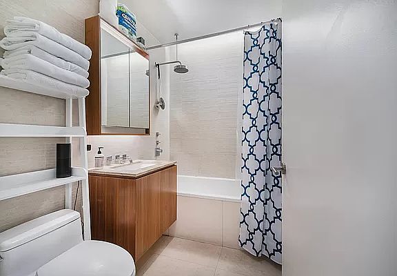 4th image of 555 W 59th St APT 4F