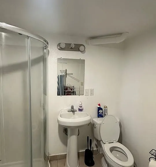 3 bed, 1.0 bath, 1040 sqft, $550 — Photo 12